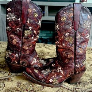 Like New Luchesse western Boots embroidered Floral Burgundy M5025 gorgeous. 6.5